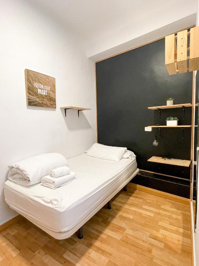Az The Bridge Hostel - Coliving Zaragoza Exterior photo